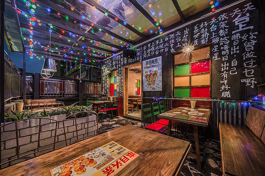 郑州露台上见烧烤店装建公司设计案例