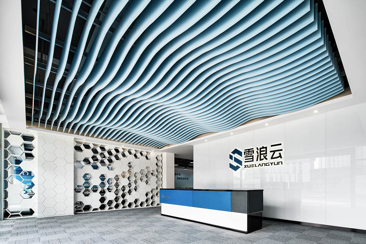 雪浪云科技公司现代极简风办公室装建设计案例(图2)