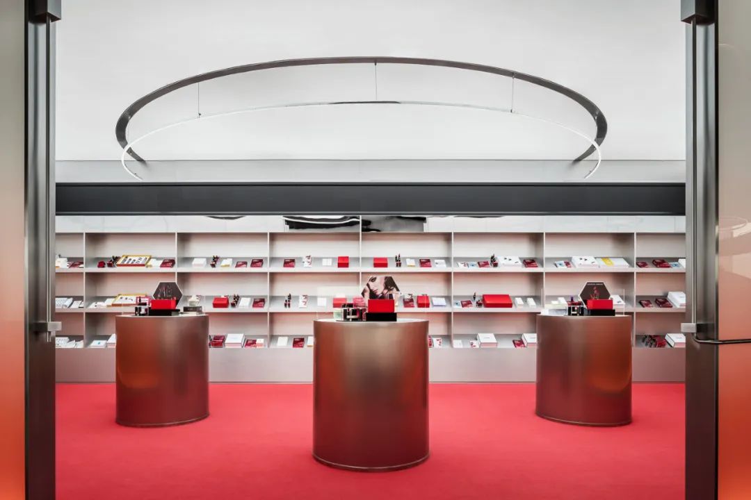 化妆品办公室设计推荐超现实美妆钻研所装建案例(图4) 化妆品办公室设计推荐超现实美妆钻研所装建案例(图4)