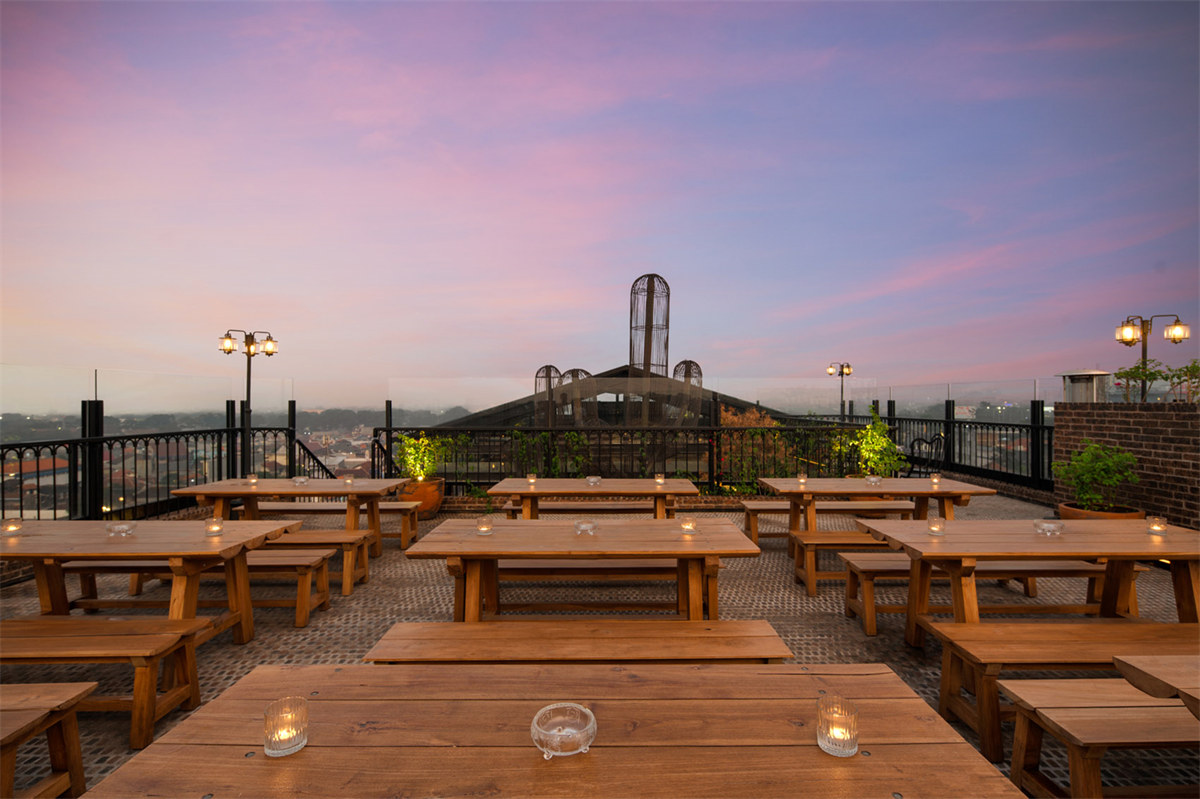 复古怀旧风Aom餐厅酒馆装建设计案例(图10) 9956827_vsszan1507612416031614.jpg