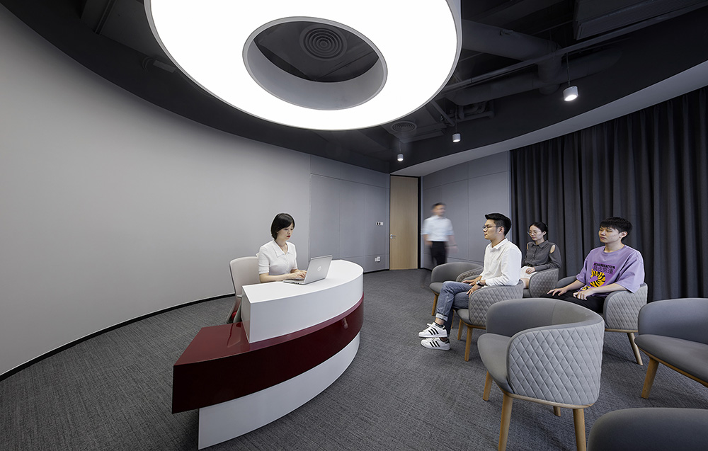上海凤凰网新媒体传媒公司办公室装建设计案例(图8) 上海凤凰网新媒体传媒公司办公室装建设计案例(图8)