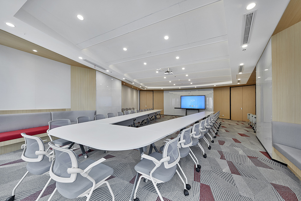 上海凤凰网新媒体传媒公司办公室装建设计案例(图9) 上海凤凰网新媒体传媒公司办公室装建设计案例(图9)