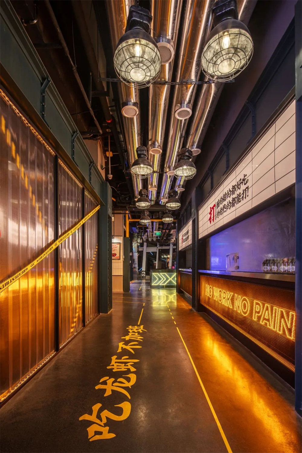 郑州餐厅装建推荐剧院工业风幼龙虾店装建设计(图4) 郑州餐厅装建推荐剧院工业风幼龙虾店装建设计(图4)