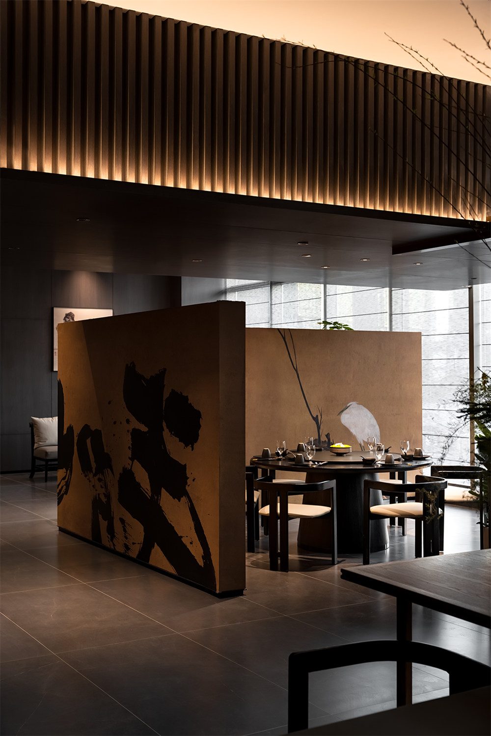 江南文化与东方雅韵结合的汀洲夏宴中餐厅装建设计(图4)