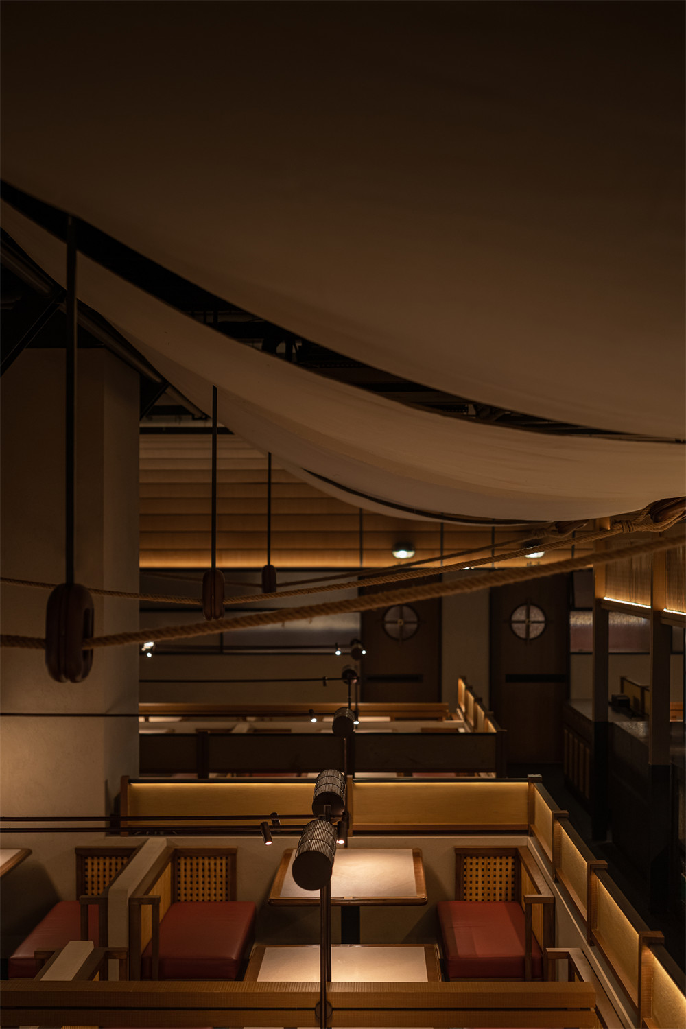 浓浓烟火气  饕林幼河助川菜餐厅装建设计(图9)
