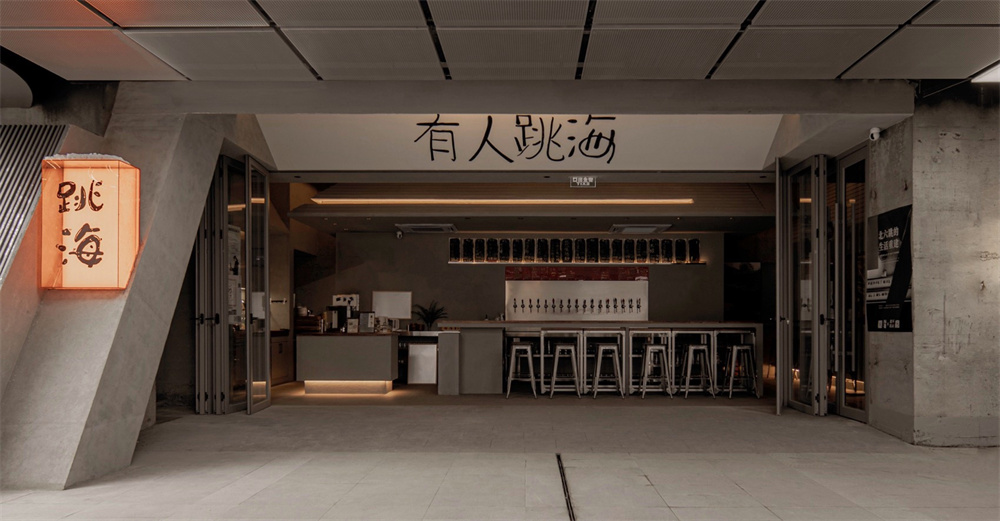 专为年轻人打造的跳海酒馆装建设计案例(图1) 10980524_vsszan184429231342161.jpg