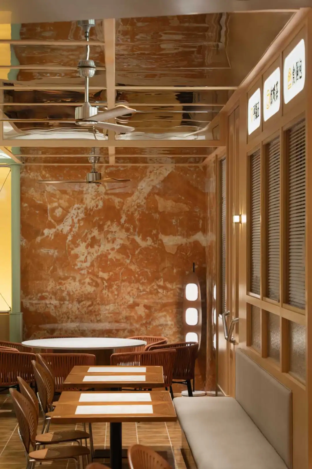 突破传统  温暖清新的港久茶餐厅装建设计规划(图7)