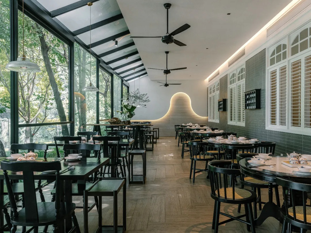 岭南特色   春喜传统粤式茶餐厅装建设计案例(图3)