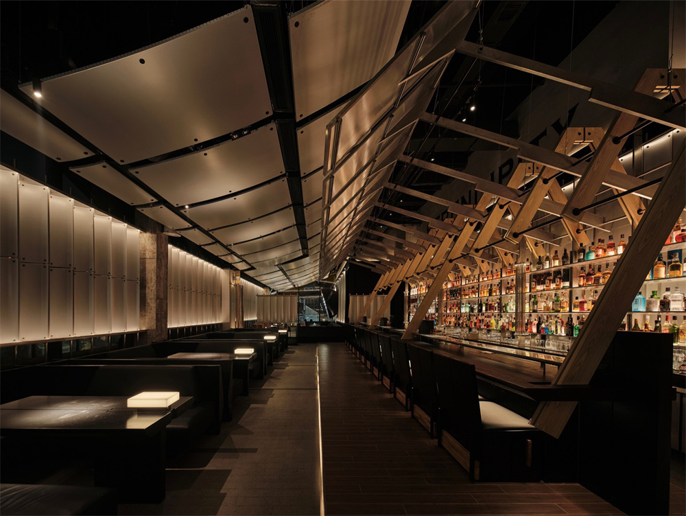 酒饕隐?日式烧鸟酒吧复合餐厅装建设计案例(图2)
