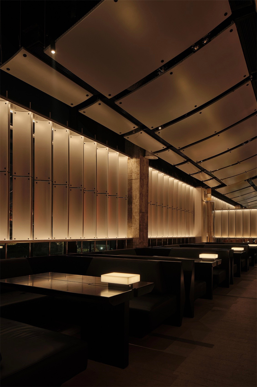 酒饕隐?日式烧鸟酒吧复合餐厅装建设计案例(图7)