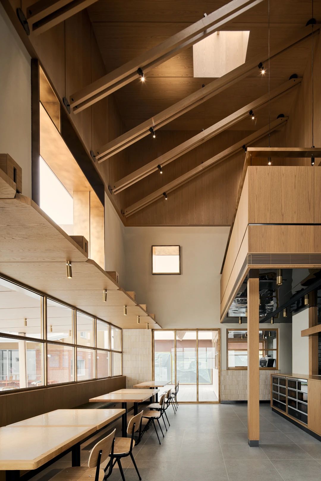 珍煲糖水·砂锅·幼海鲜融合餐厅装建设计规划(图8) 珍煲糖水·砂锅·幼海鲜融合餐厅装建设计规划(图8)