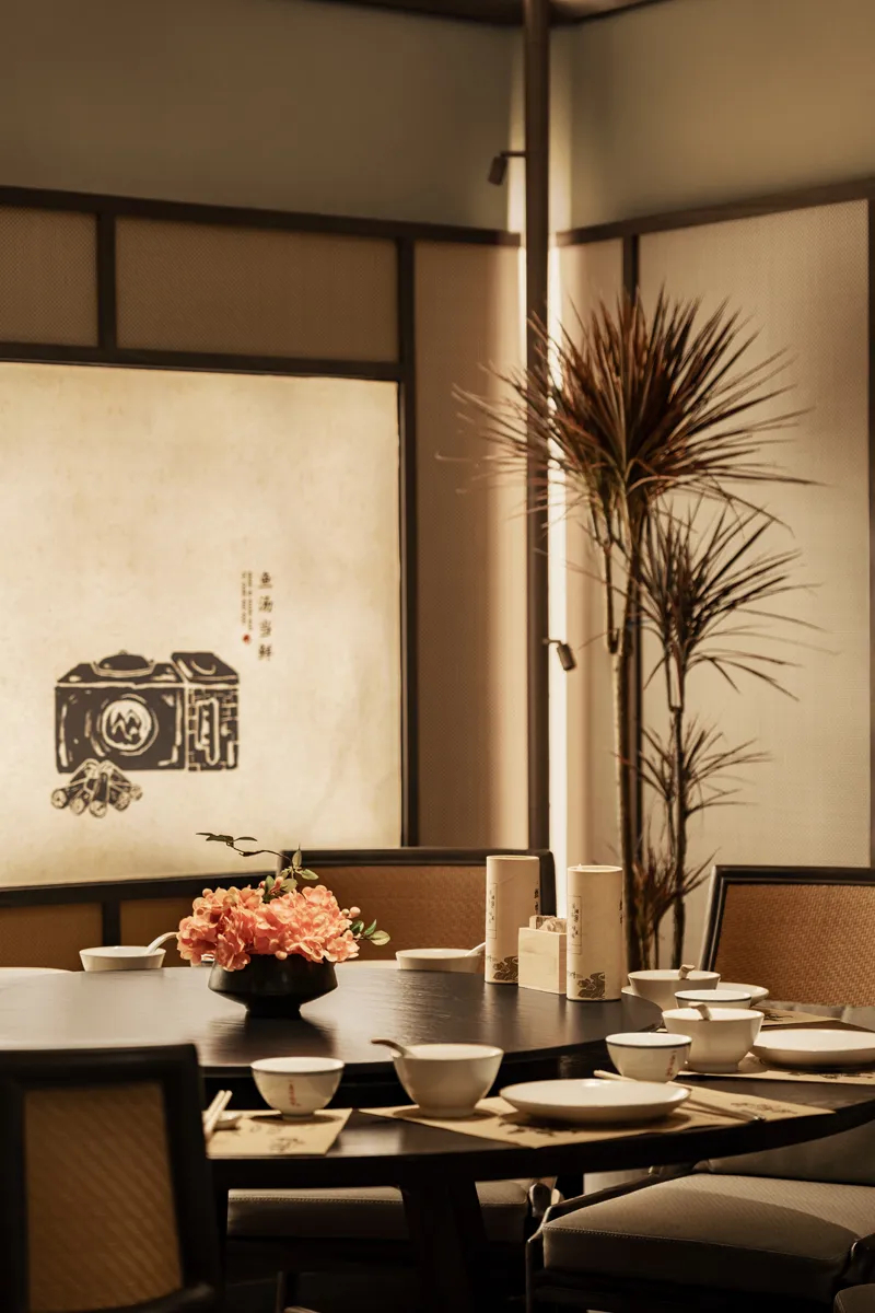 山野特色   朝溪湘伴·鱼汤泡饭湘菜餐厅装建设计(图8)