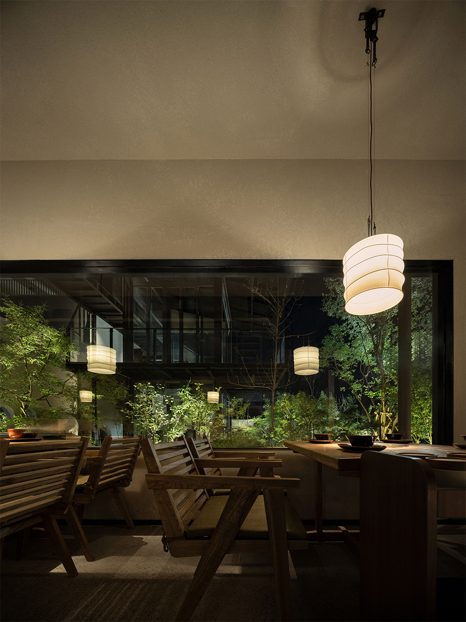 天井景观化用餐  共炉火锅店装建设计(图7)